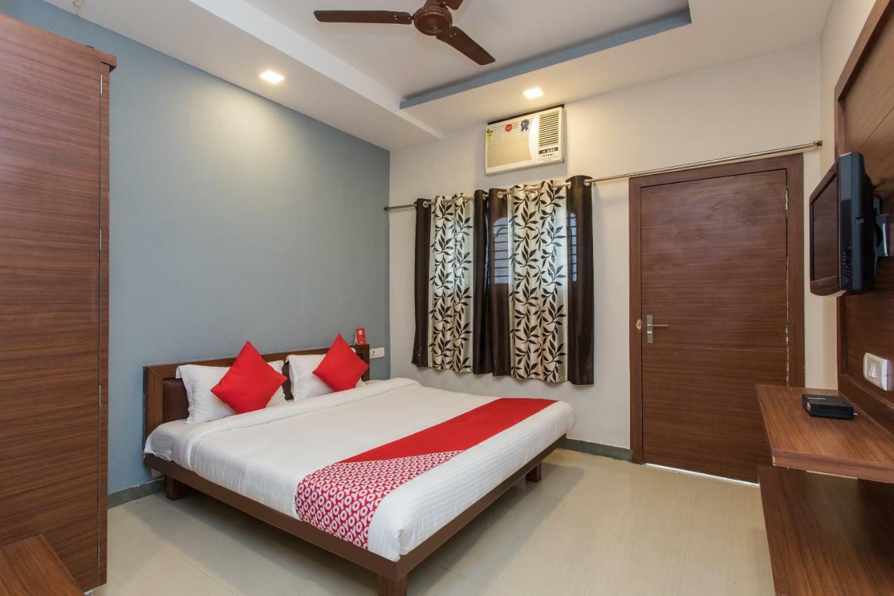 Oyo 17161 Hotel Mahalaxmi Ujjain Luaran gambar